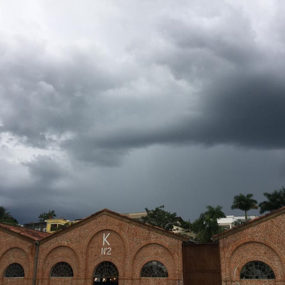 Defesa Civil emite alerta para chuvas fortes na Baixada Santista e Vale do Ribeira, SP