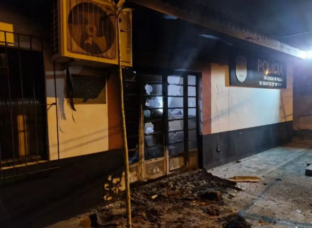 Homem de 28 anos é preso por incêndio em Delegacia de Registro e outros nove são identificados / Foto: Divulgação Polícia Civil