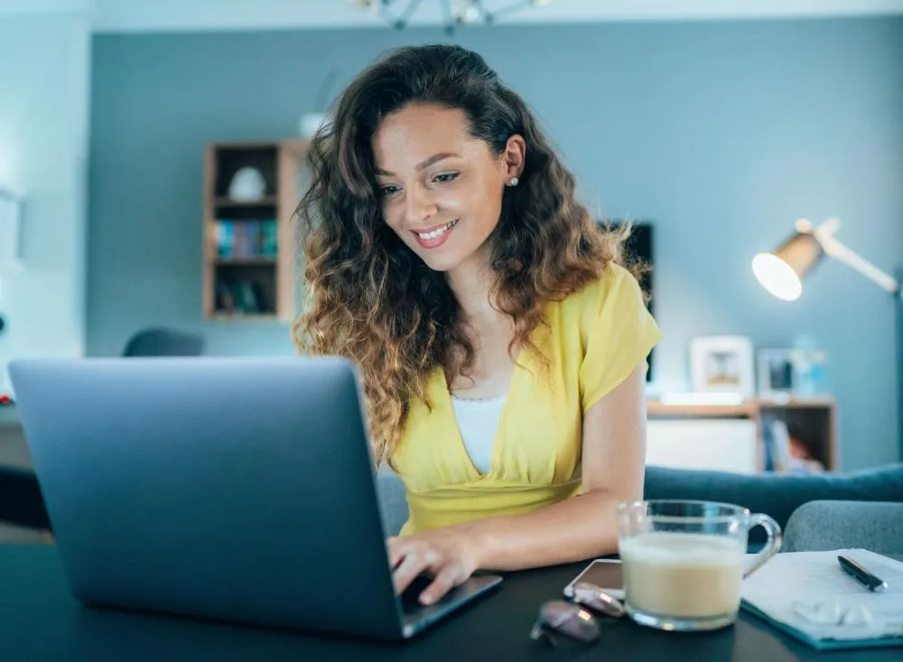 SESI abre processo seletivo para Analista Home Office com remuneração de R$ 5.525,25 mais benefícios / Foto: Divulgação