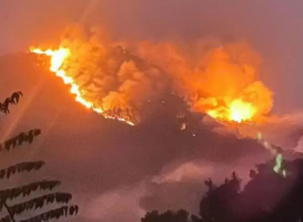 Incêndio de grandes proporções em morro no Vale do Ribeira gera revolta e tensão entre moradores / Foto: Sabrina Oliveira