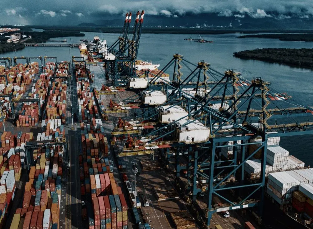 Porto de Santos abre 196 vagas de emprego em diversas áreas; veja como se inscrever no processo seletivo