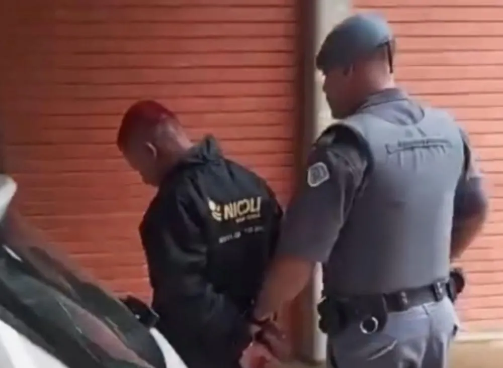 Homem incendeia própria casa após discutir com a esposa e é preso fugindo pela BR-116 / Foto: Reprodução redes sociais