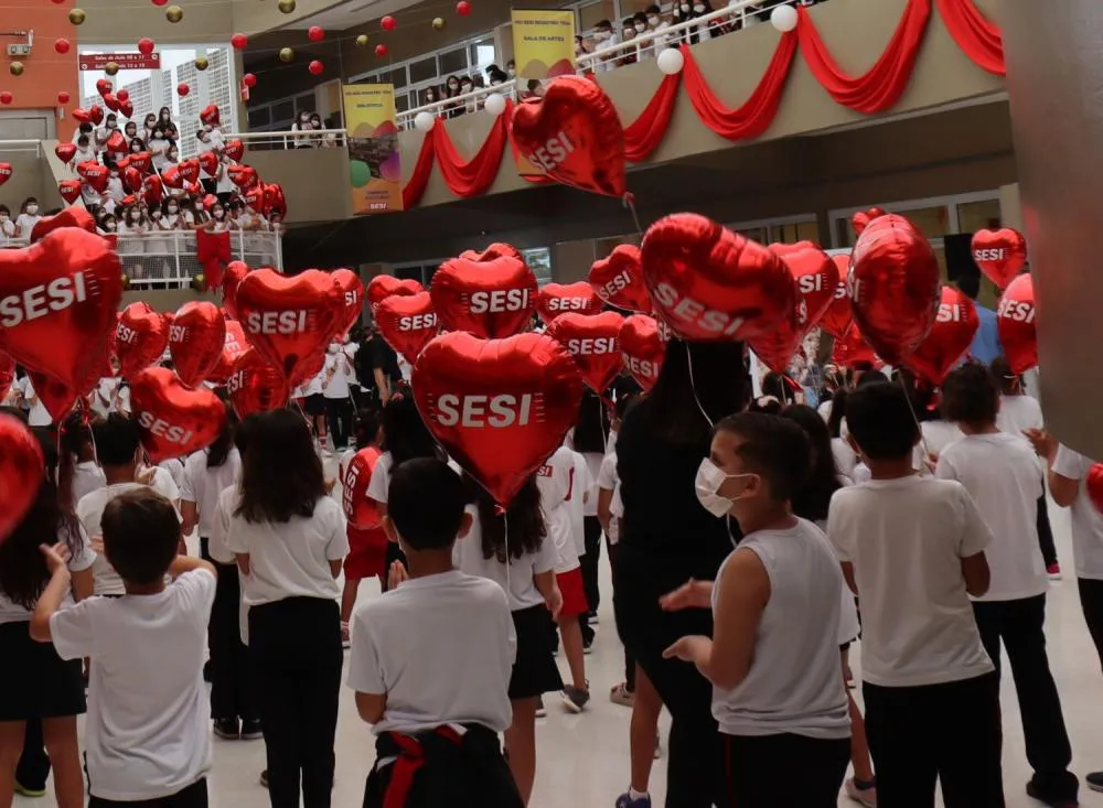 Vaga Cuidador Escolar SESI SENAI com remuneração de R$ 1.681,40 para nível fundamental / Foto: Fagner Vieira