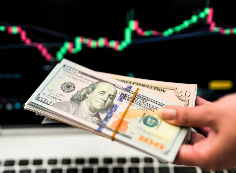 Dólar Hoje: Moeda bate recorde histórico e atinge R$ 6,20 nesta terça-feira (17) / Foto: Reprodução