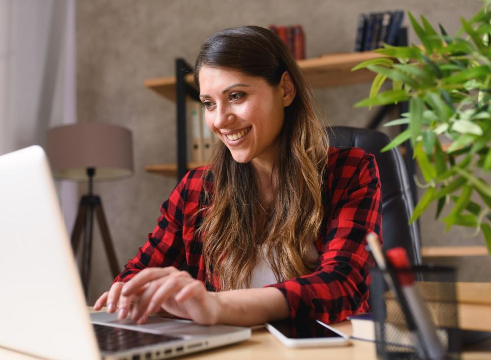 Inscrições para Vaga Home Office Senai com remuneração de R$ 4.165,42 terminam terça-feira (04/02) / Foto: Reprodução