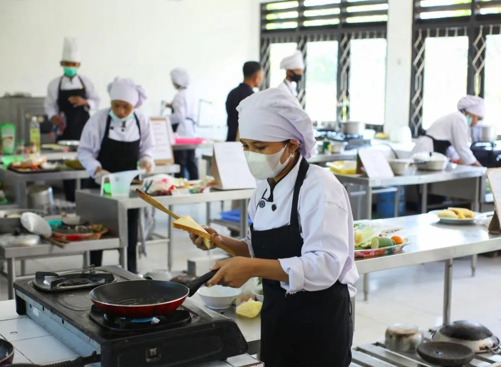 Vaga para Cozinheiro com Salário de R$ 2.076 para ensino fundamental incompleto / Foto: Divulgação