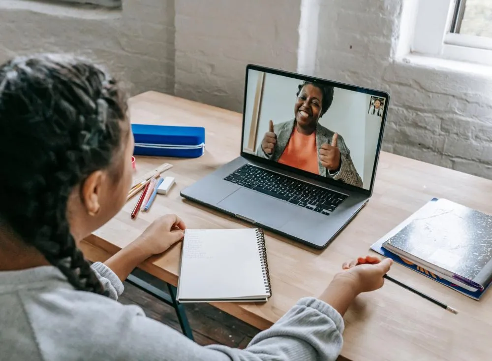 Trabalho Remoto: Vagas para trabalhar em casa 4h por dia como tutor EAD com remuneração de R$ 1.100,00 no modelo home office / Foto: Divulgação