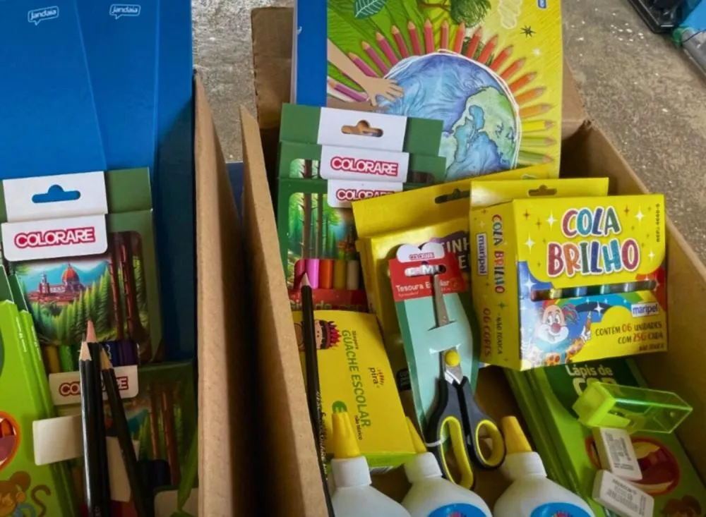 Prefeitura realiza a distribuição gratuita de 6 mil kits de material escolar para alunos da rede municipal / Foto: Divulgação