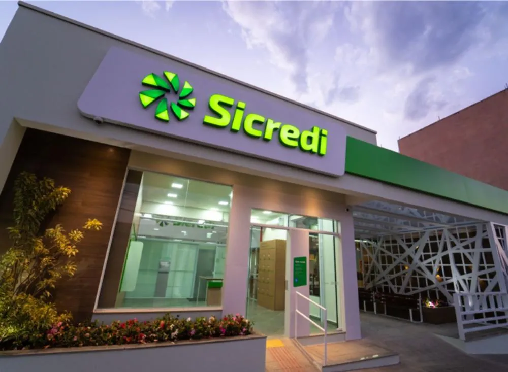Sicredi abre novo Processo Seletivo com mais de 900 vagas (presenciais, híbridas e home office) e salários de até R$ 6.529, com 14º e 15º salários