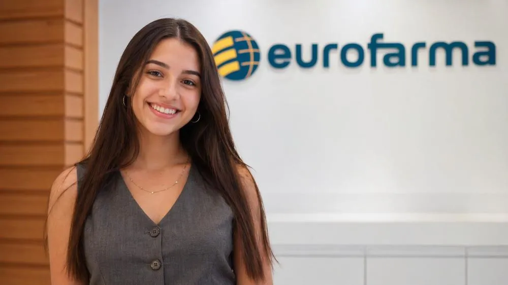 Eurofarma abre processo seletivo para trabalhar das 8h00 às 12h00; veja como se inscrever / Foto: Gerada por IA