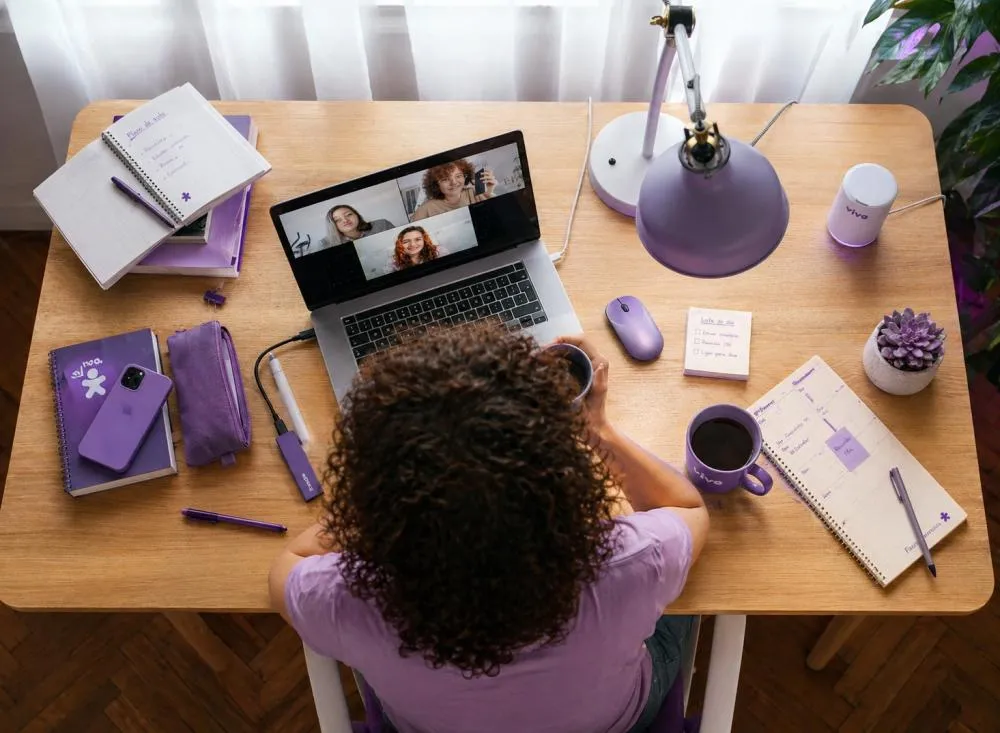 Trabalho Home Office: Vivo abre vaga remota com inscrições online até 30 de abril / Foto: Gerada por IA