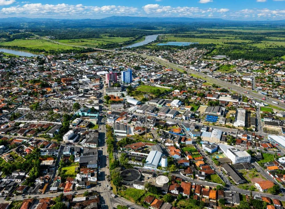 Mais de 70 vagas de emprego são abertas no Vale do Ribeira; veja cargos para ensino fundamental, médio e sem experiência / Foto: Prefeitura de Registro / otimizada por IA