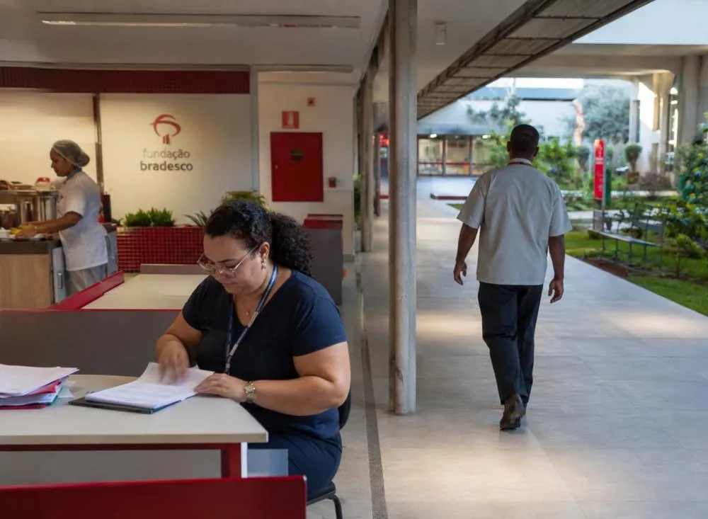Processo Seletivo Fundação Bradesco abre vagas para ensino médio; veja cargos e benefícios / Foto: Gerada por IA