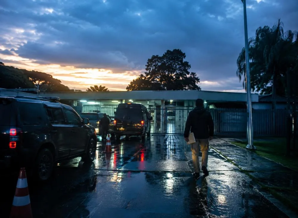 Processo Seletivo Enem abre inscrições para fiscal de prova com remuneração de R$ 864,00; veja como se inscrever / Foto: Gerada por IA