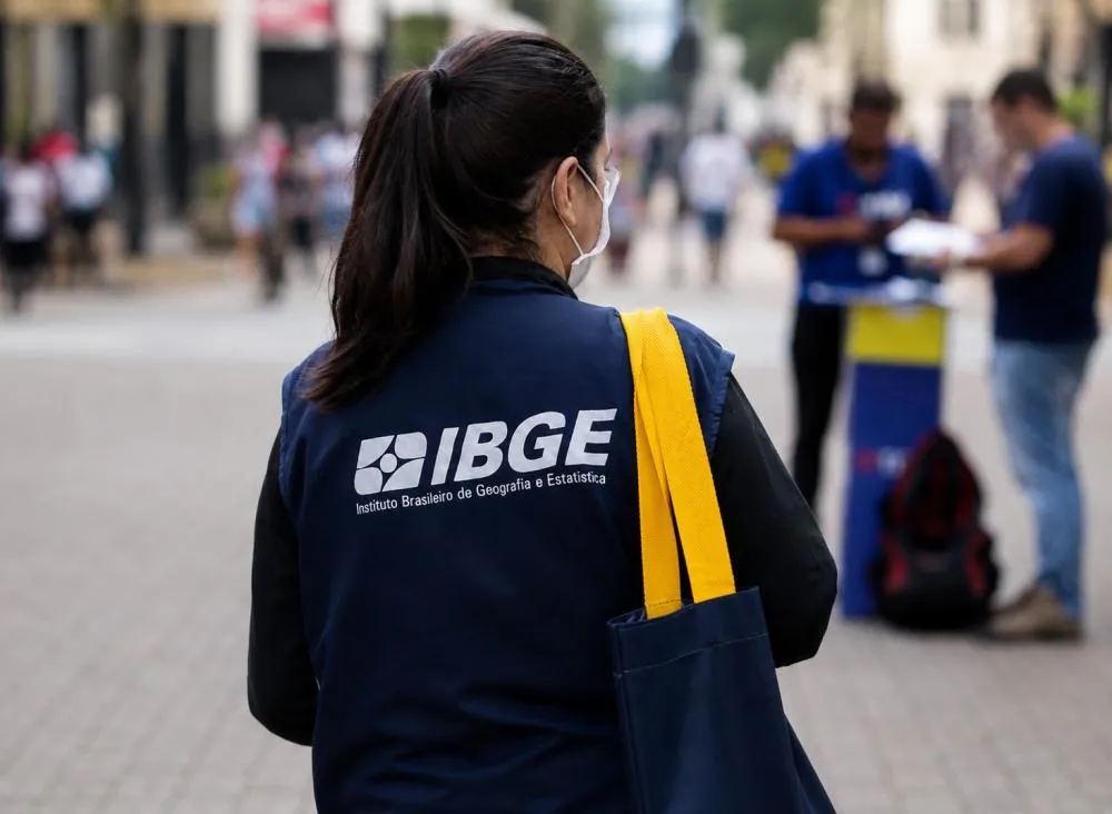 Processo Seletivo IBGE Rio Grande do Sul com 648 vagas e salário de até R$ 4.008 / Foto: Gerada por IA