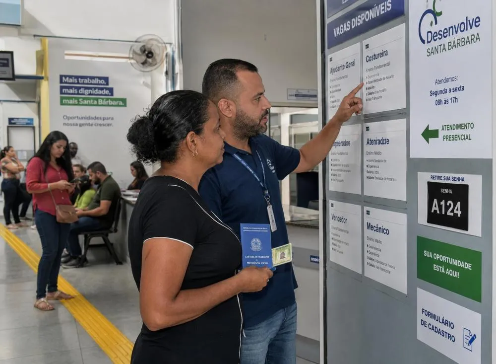 Prefeitura abre processo seletivo com 620 vagas de emprego em diversas áreas; veja como participar / Foto: Gerada por IA