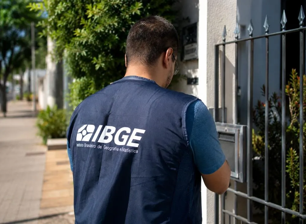 Processo seletivo IBGE Ceará com 407 vagas e salário de até R$ 4 mil; veja cidades / Foto: Gerada por IA