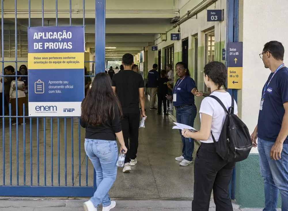 Fiscal Enem 2026: Processo seletivo abre inscrições para fiscais de prova com auxílio de até R$ 864 por dia / Foto: Gerada por IA