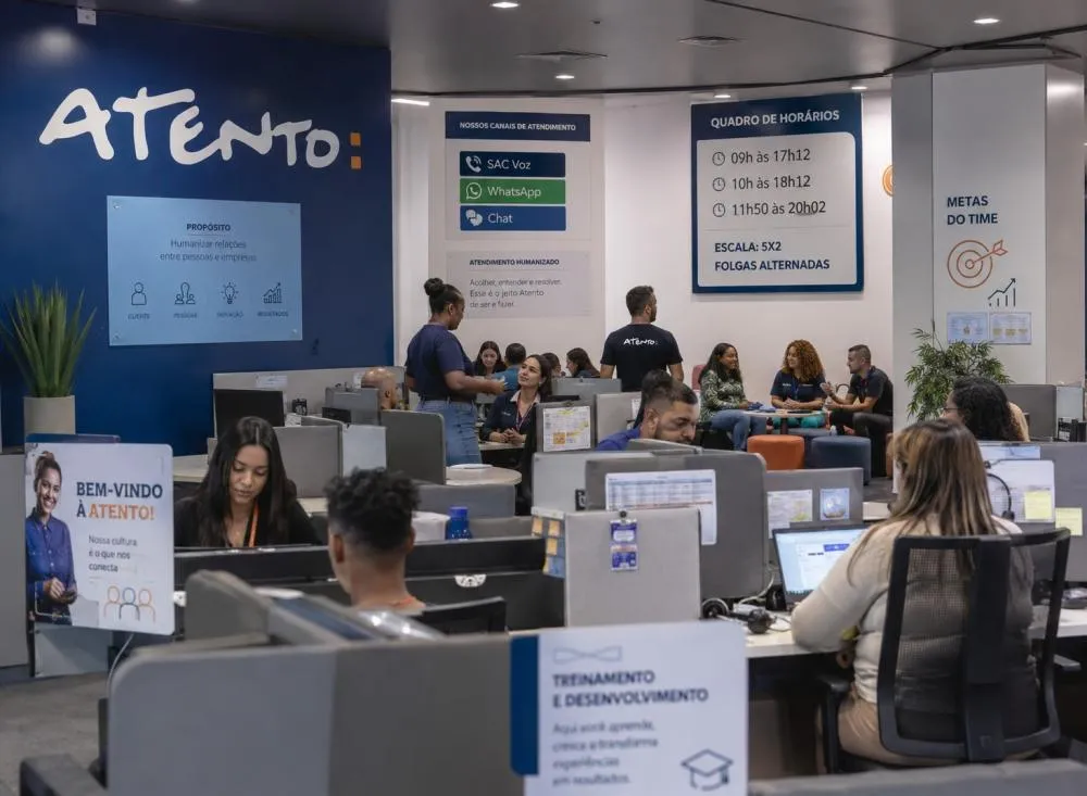 Processo Seletivo abre 60 vagas de emprego para ensino médio completo com salário de R$ 1.621 para atuar com WhatsApp / Foto: Gerada por IA