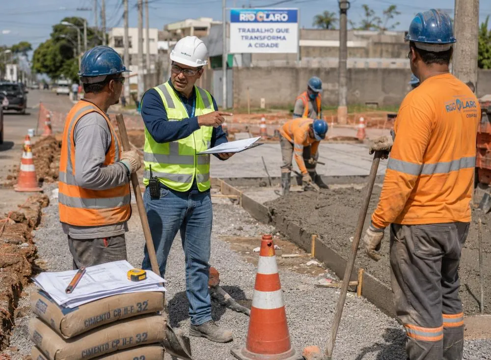 Processo seletivo para Encarregado com salário de R$ 4.000; vaga para ensino médio completo / Foto: Gerada por IA