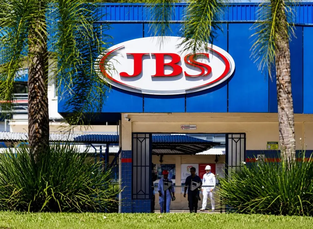 Processo seletivo da JBS abre 420 vagas de emprego em todo Brasil; veja cargos, benefícios e como participar  / Foto: Gerada por IA