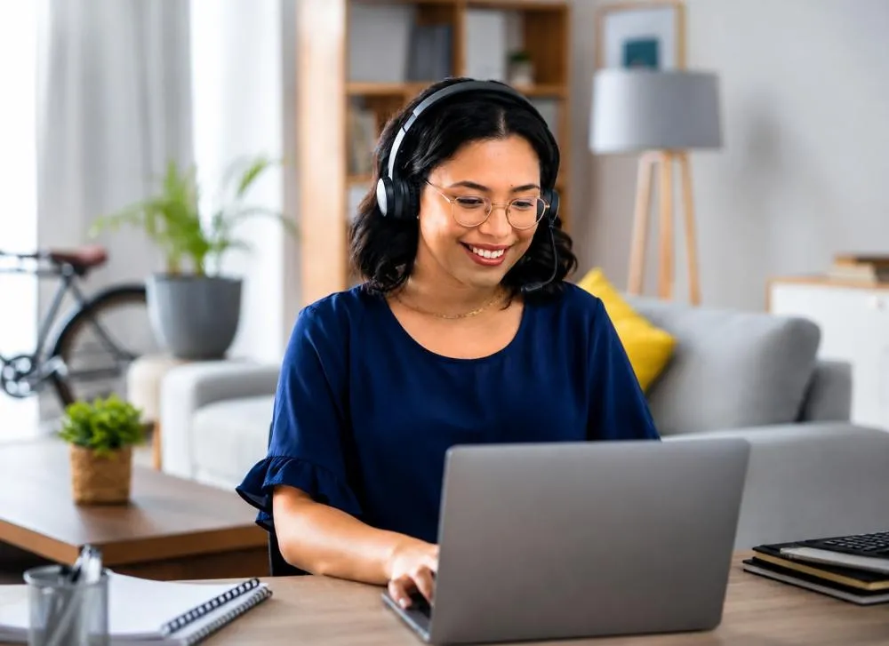 Trabalho remoto para Assistente de Relacionamento com Cliente com auxílio home office / Foto: Gerada por IA