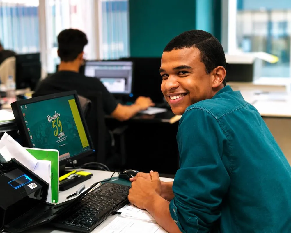 Sicoob abre processo seletivo híbrido para Técnico em Segurança do Trabalho em Salvador / Foto: Gerada por IA