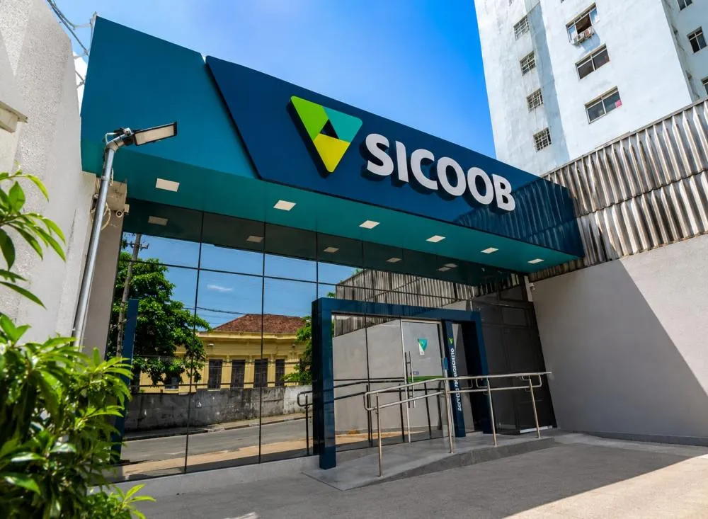 Sicoob divulga processo seletivo com 2.220 oportunidades para trabalho remoto, híbrido, presencial e jovem aprendiz / Foto: Gerada por IA