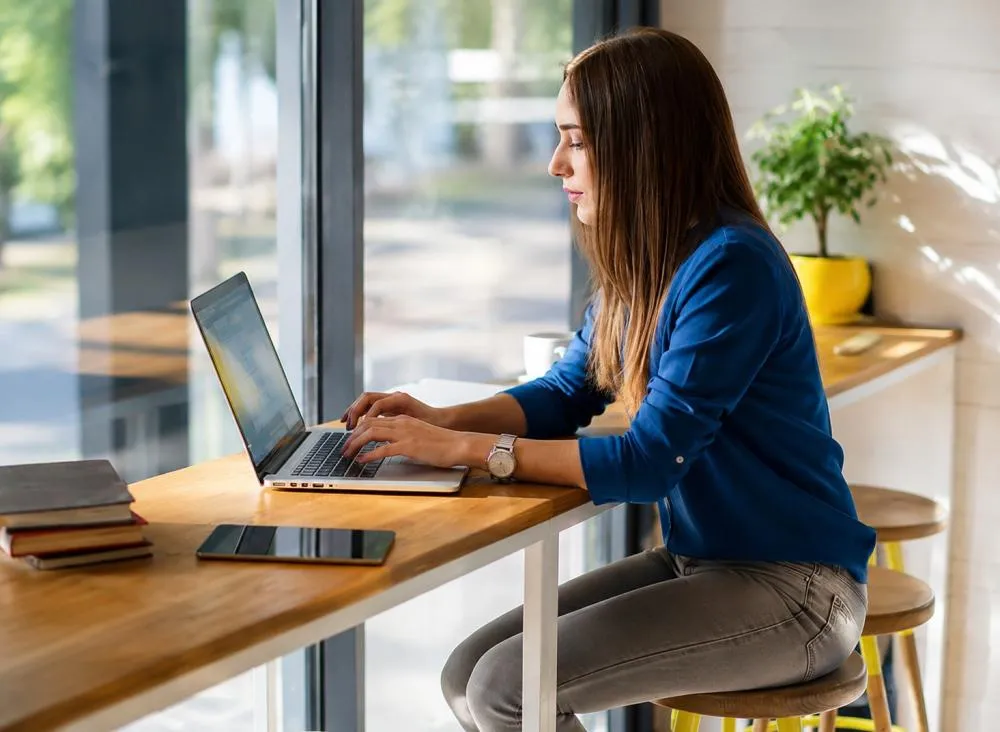 Empresa de telecomunicações abre 25 vagas home office para Consultor com remuneração de R$ 2.500 e comissão sem teto