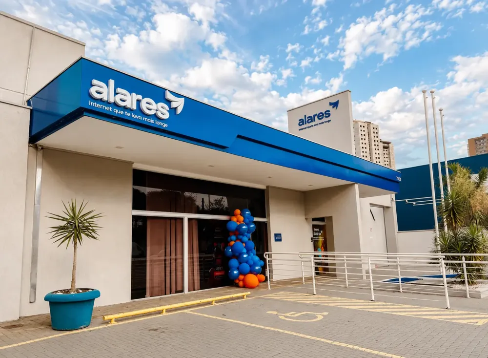 Fachada de uma unidade da Alares Internet. Foto fornecida para a matéria, ampliada e aprimorada com auxílio de inteligência artificial.