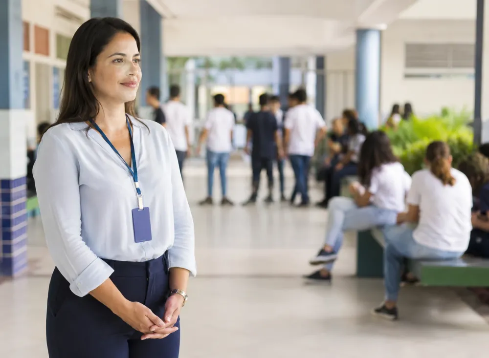 SESI abre seleção para Monitor Escolar com salário de R$ 2,1 mil; Ensino Médio é suficiente