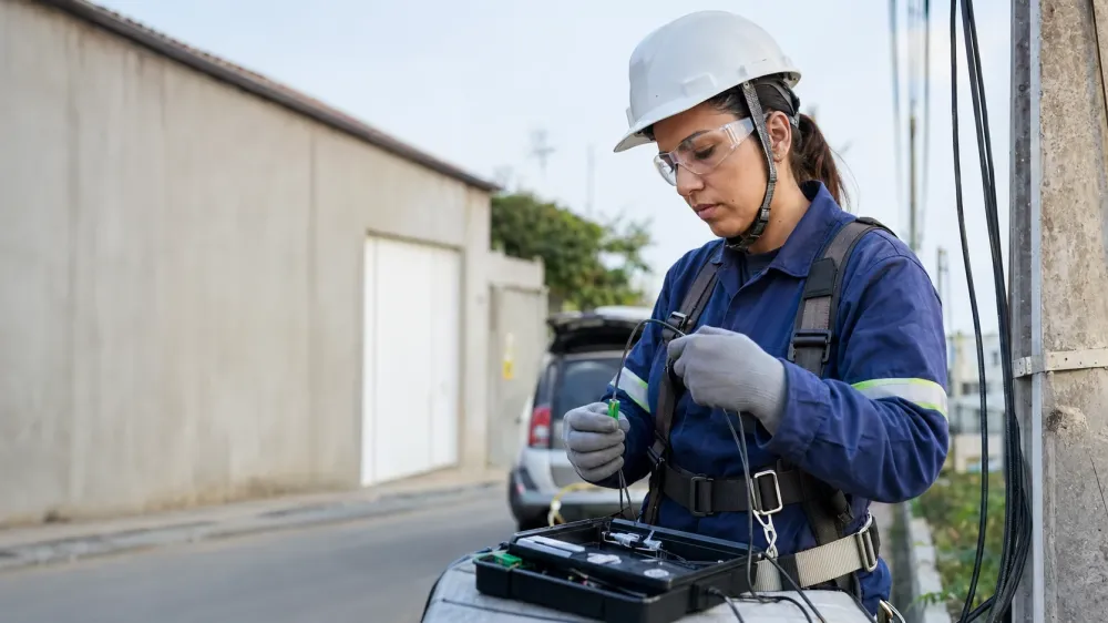 Empresa abre 3 vagas para Técnico de Fibra Óptica; Ensino Médio é aceito