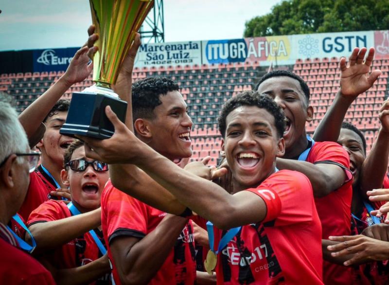 Atleta do Vale do Ribeira, Kaike Bueno, comemora primeiro título com a camisa do Ituano